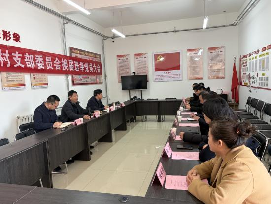 图为座谈会现场